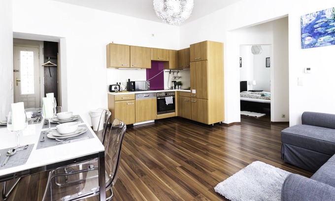 Rudolfsheim-Funfhaus Apartment | Beautiful Central Apartment,Next To U-Station with Inner Garden
