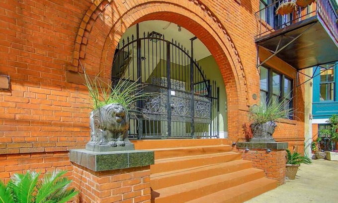 Historic Downtown Savannah Apartment | Beautiful, Centrally Located, Design District Apartment by Lucky Savannah