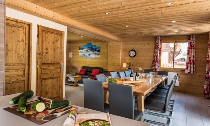Le Bettaix Ski Chalet | Beautiful chalet Snow Angel -150m from the lift