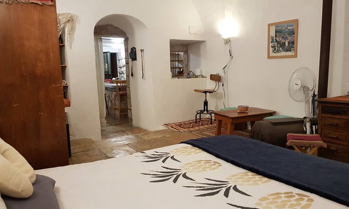 Nachlaot Apartment | Beautiful Charming Authentic Stone Built Home