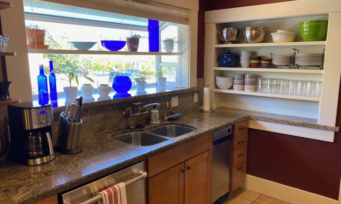 Westside Santa Cruz House | Beautiful classic Craftsman 3/2 plus office outdoor deck w/ living &dining space