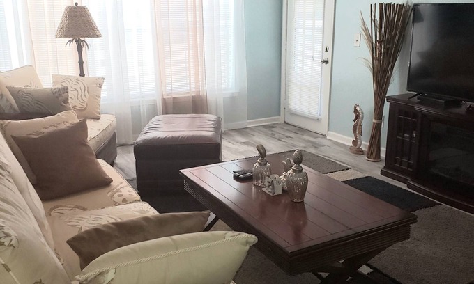 Indian Bayou Condo | Beautiful Clean and Spacious 3 bd 2 bth located .8 miles from the beach