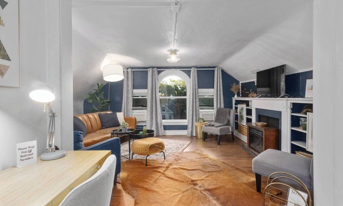 Southmoreland Apartment | Beautiful Condo In Historic Triplex! 11