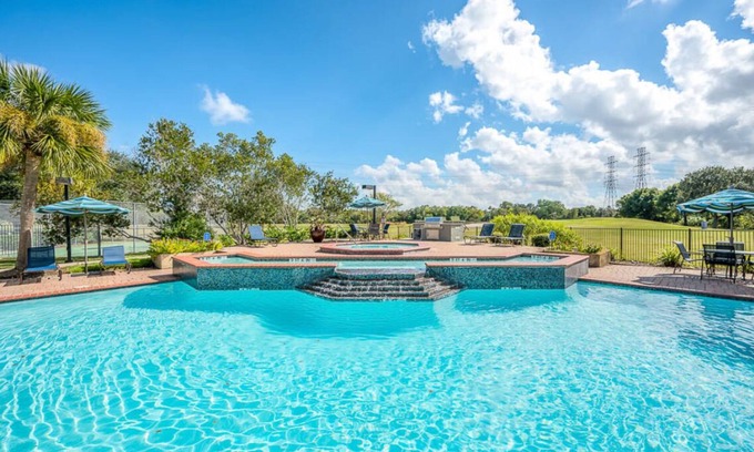 South Shore Harbour Condo | Beautiful Condo League City !