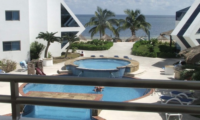 Puerto Morelos Condo | Beautiful condo on the beach with pool