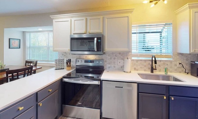Indian Point Condo | Beautiful Condo, Steps from Table Rock Lake & Silver Dollar City