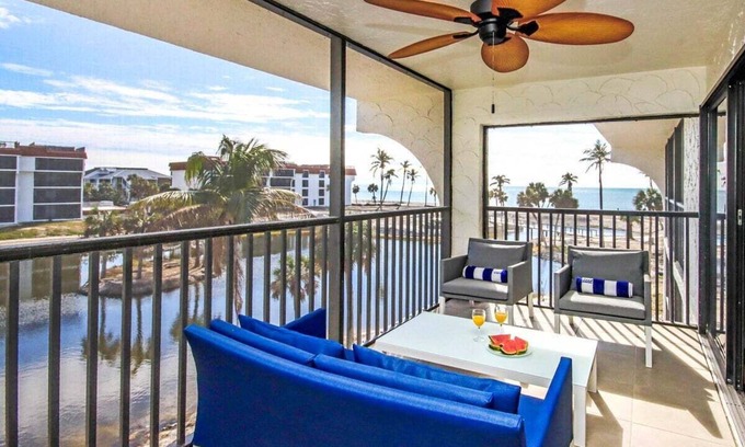 Sanibel Condo | Beautiful condo overlooking lagoon, pool and beach on Sanibel Island - Pointe Santo #B33
