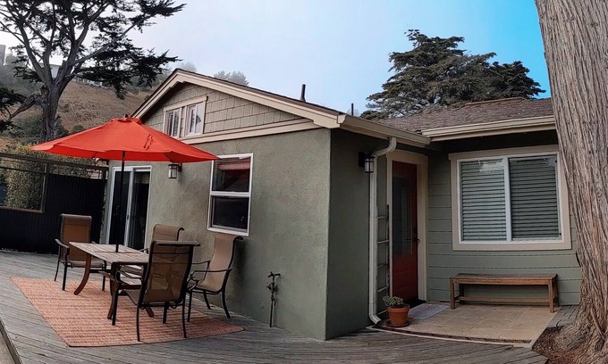 Cayucos Cottage | Beautiful Cottage in the quiet hills of Cayucos-minutes from the beach!