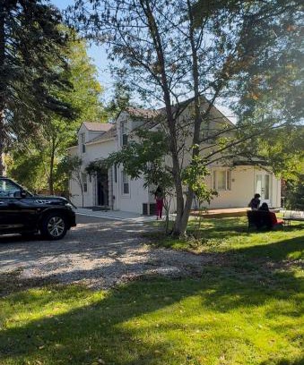 Hamilton Ski Chalet | Beautiful cottage stay!