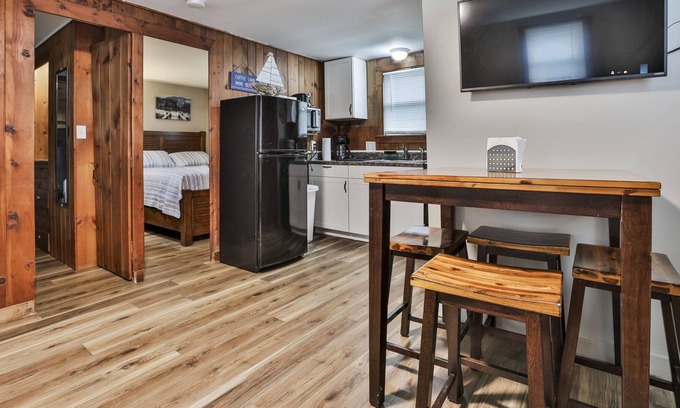 Weirs Beach Cottage | Beautiful & Cozy Cottage in Laconia