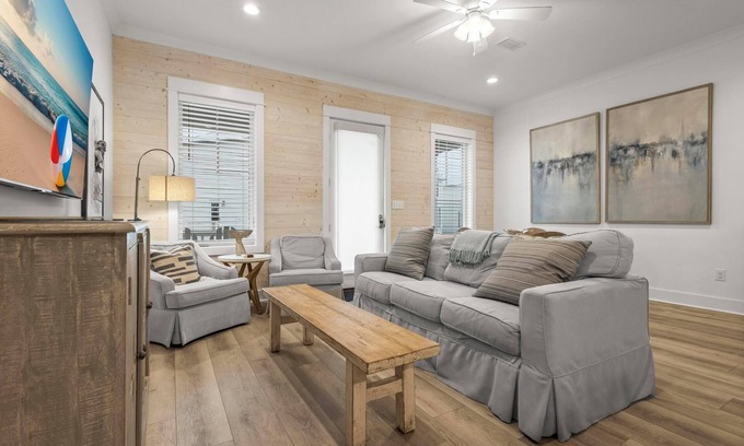 Orange Beach House | BEAUTIFUL, CUSTOM DECORATED, DOG FRIENDLY BEACH HOME IN THE COTTAGES OF TANNIN