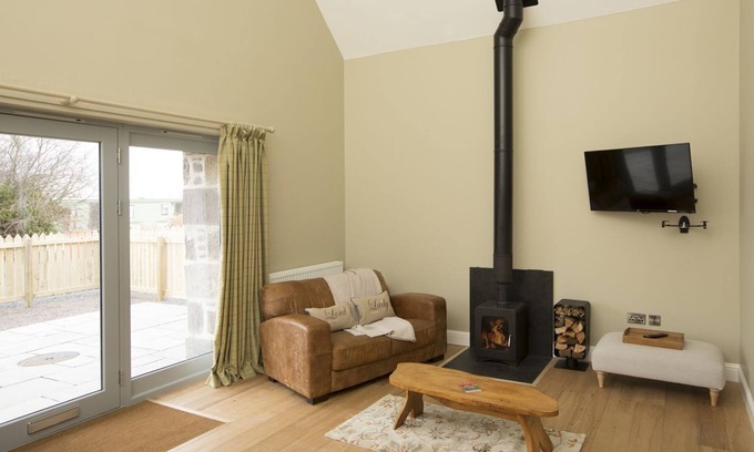 Crieff Cottage | Beautiful Doves Cottage - perfect for couples - Sleeps 2