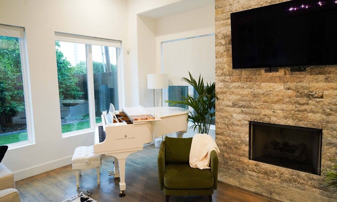 Tulsa House | Beautiful Dream of a home in Brookside Tulsa w/Hot tub
