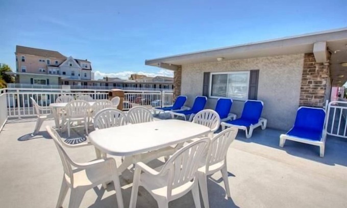 North End Condo | Beautiful efficiency located in the heart of Ocean City a block and a half away from the beach, boardwalk, and downtown shopping. Heated pool!