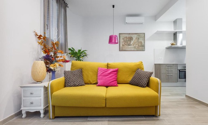 Collblanc y La Torrassa Apartment | Beautiful Apartment 20 minutes from city center