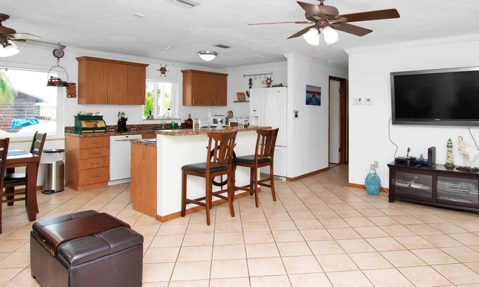 Eden Pines Bed & Breakfast | Beautiful Family Big Pine Retreat! Short drive to Key West!