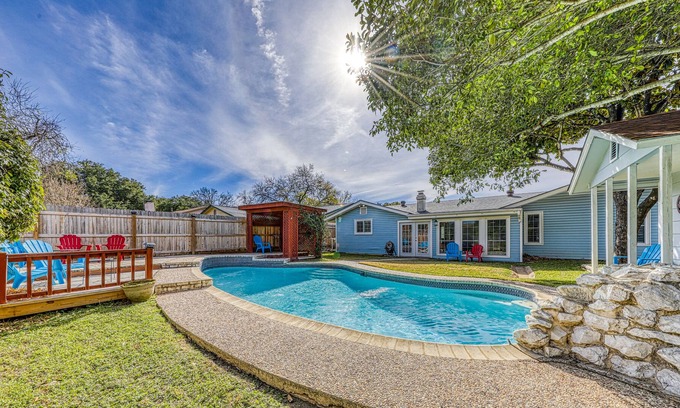 North San Antonio - SAT House | Beautiful, family-friendly home w/ private pool - close to Six Flags!