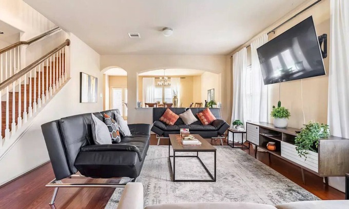Barker House | Beautiful family Home; 5.5 miles to Katy Mills; Close to I10 & Grand-Parkway 99
