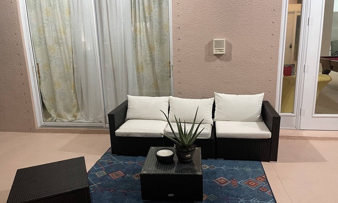 Rural Estates House | Beautiful family home right in the heart of Naples