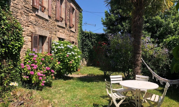 Lanmeur House | Beautiful family home with character near the sea