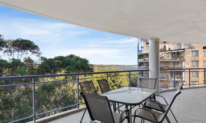 Gosford Apartment | Beautiful Family Retreat with Large Balcony & Pool