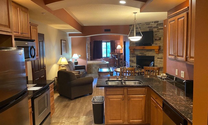 Wisconsin Dells Resort | Beautiful First Floor 3 Bedroom Condo Suite At Chula Vista Resort w/ Water Park