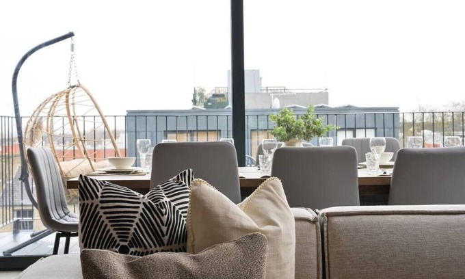 Victoria Apartment | Beautiful Flat in Hipster Hackney | Very Spacious!