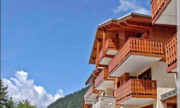Champagny-en-Vanoise Apartment | Beautiful apartment center town calms near trade and skiing.