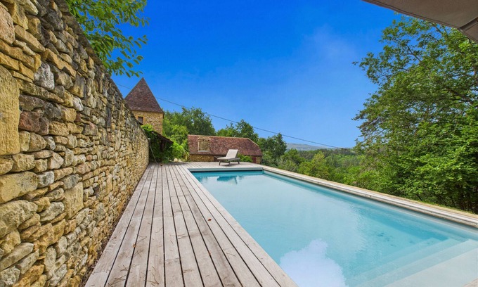 Saint-Leon-sur-Vezere Ski Chalet | Beautiful house with pool for 6