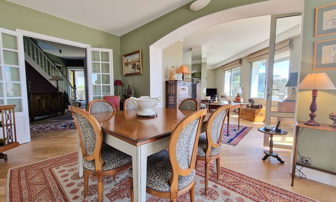 Saint-Palais-sur-Mer Villa | Beautiful villa with full sea view and private access to the Platin beach