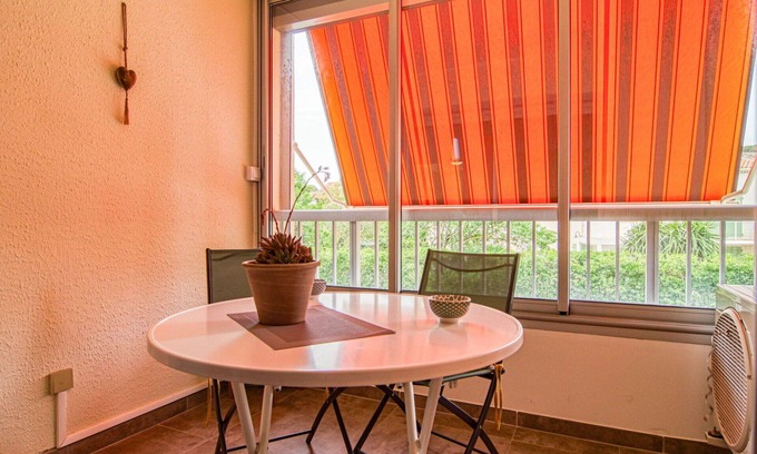 Le Brusc Apartment | Beautiful apartment for 3 guests with A/C, TV, terrace and pets allowed