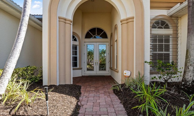 Biggar House | Beautiful furnished home, all amenities, close to beaches, lovely preserve view.