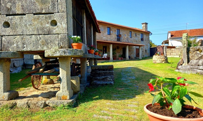 Soloveira Cottage | Beautiful Galician mansion in O Salnés, Rías Baixas