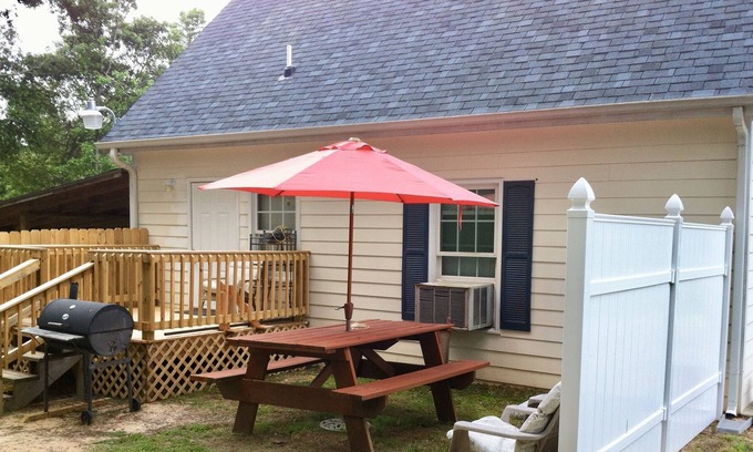 Apex Apartment | Beautiful Garage Studio in Apex Friendship Community