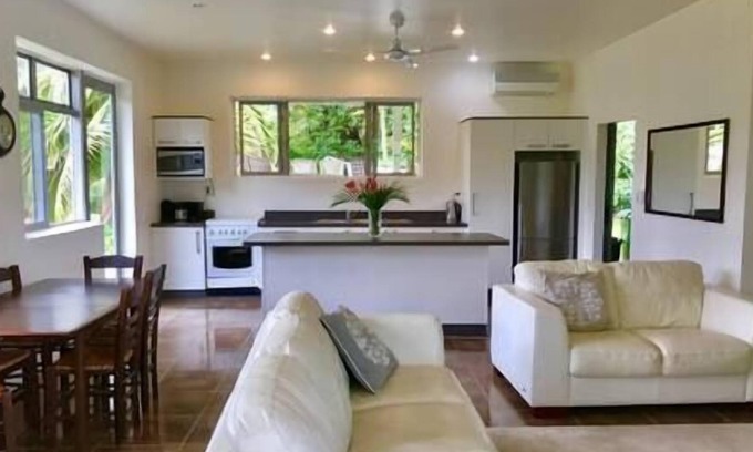 Matavera Villa | Beautiful Garden Setting with Pool