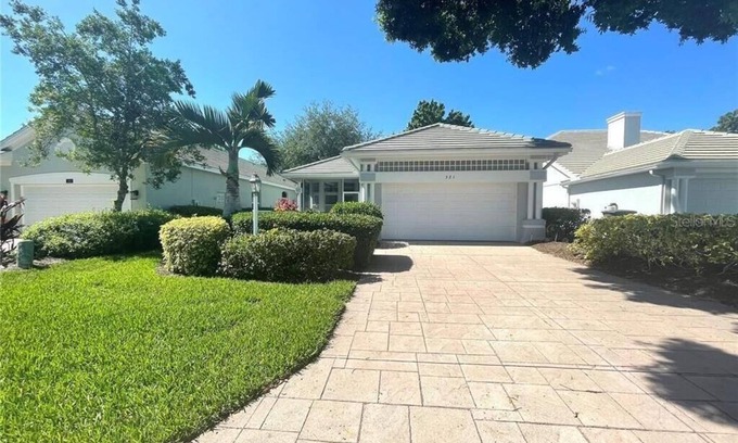Venice House | Beautiful golf course house in gated Venice golf country club