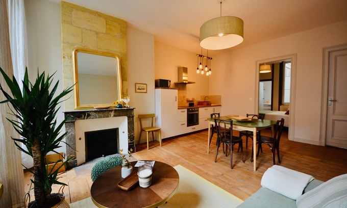 Hotel de Ville - Quinconces Apartment | Beautiful guest room