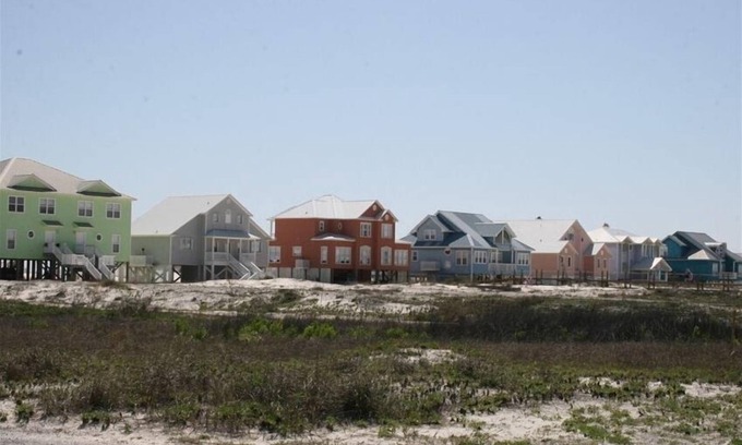 Morgantown House | Beautiful Gulf-Front Duplex in Morgantown. Gulf Shores, AL