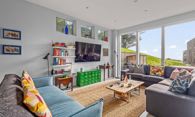 Talland House | Beautiful holiday home with hot tub, just a walk away from Talland beach.