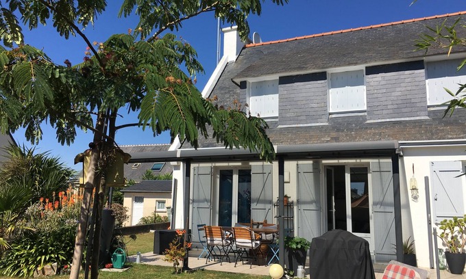 Concarneau House | BEAUTIFUL HOLIDAY HOUSE, 150 m z. SEA u. 600 m z. SAND BEACH, 600sqm GARDEN