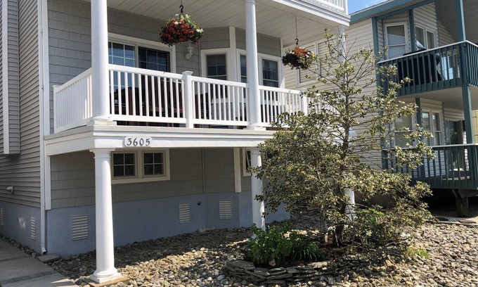 South End House | Beautiful Home 1 Block From Beach, Tennis and Playground!