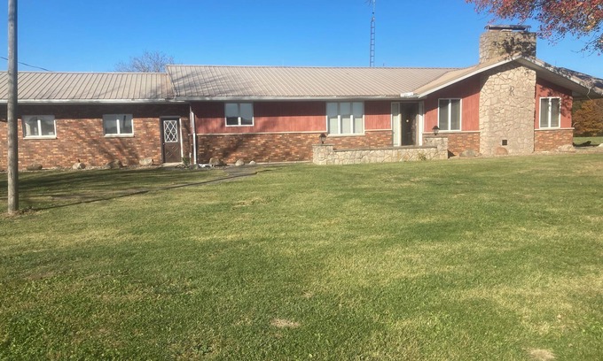 Janesville Other | Beautiful home, huge kitchen, strong Wi-Fi , lots of room, plenty of parking