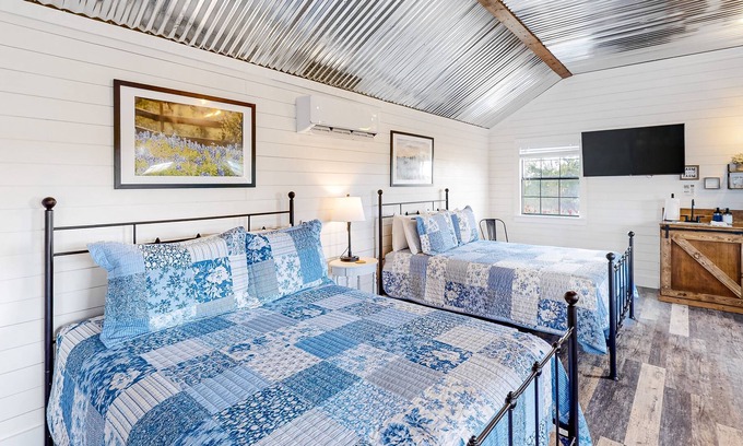 Fredericksburg Cottage | Beautiful Home in Texas Hill Country Close to Fredericksburg w/Central AC, WiFi