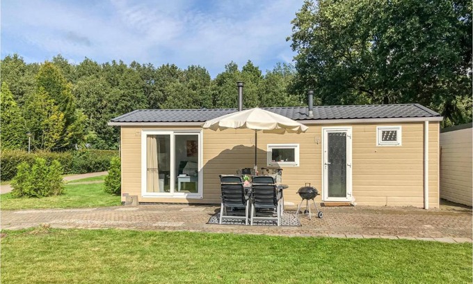 Rheezerveen House | Beautiful home in Rheezerveen with 2 Bedrooms, WiFi and Indoor swimming pool