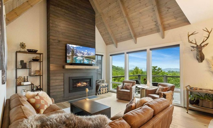 Lenoir House | Beautiful Home in the Blue Ridge Mountains