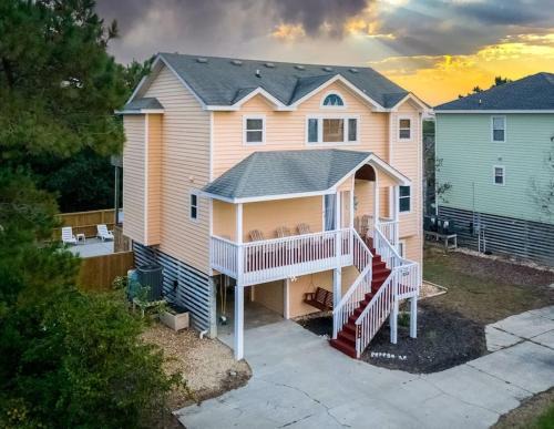 Ocean Sands House | Beautiful Home - Short Walk to Beach with Private Pool
