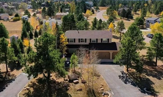 Colorado Springs House | Beautiful Home w/Bdrm on main level, Mountain View & close to Air Force Academy