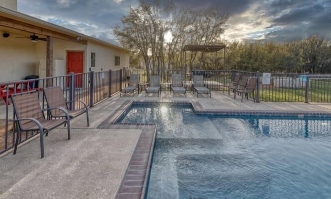Sabinal House | Beautiful home with a pool