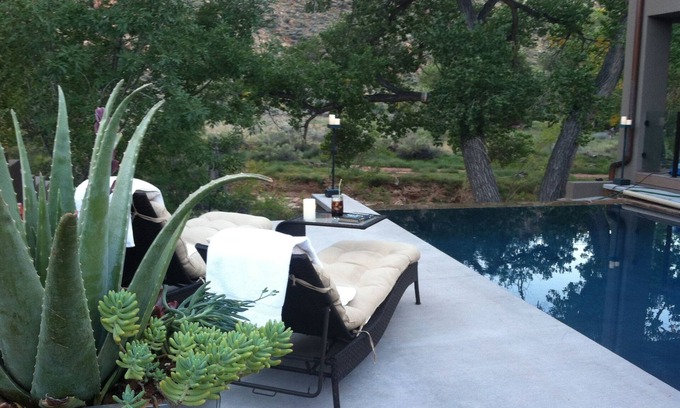 Zion National Park South Entrance House | Beautiful Home with private Infinity Edge Pool 2 miles to ZNP main entrance