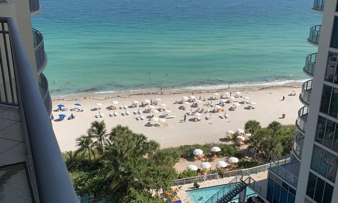Sunny Isles Beach Hotel | Beautiful Hotel Suite on the Beach ! Minimum 3 months.